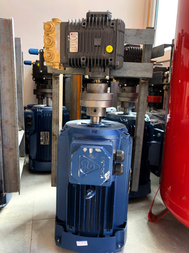 پمپ ۲۰۰ بار برتولینی همراه دینام ژن تبریز ۷/۵اسب