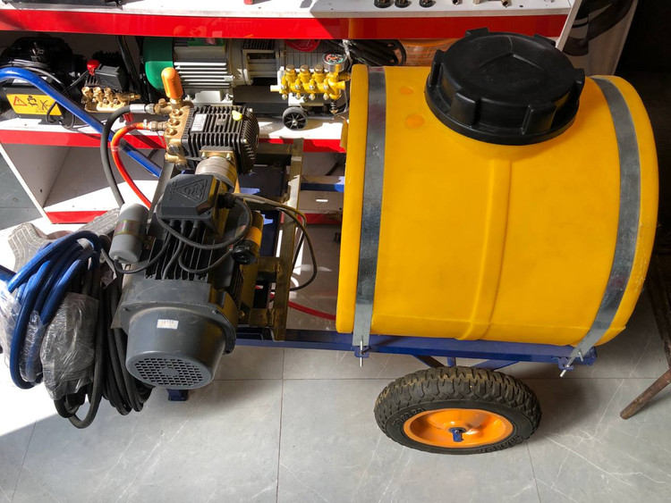 پمپ ۱۱۰ بار برتولونی با دینام تکفاز ۳ اسب شاستی فرقونی همراه تانکر